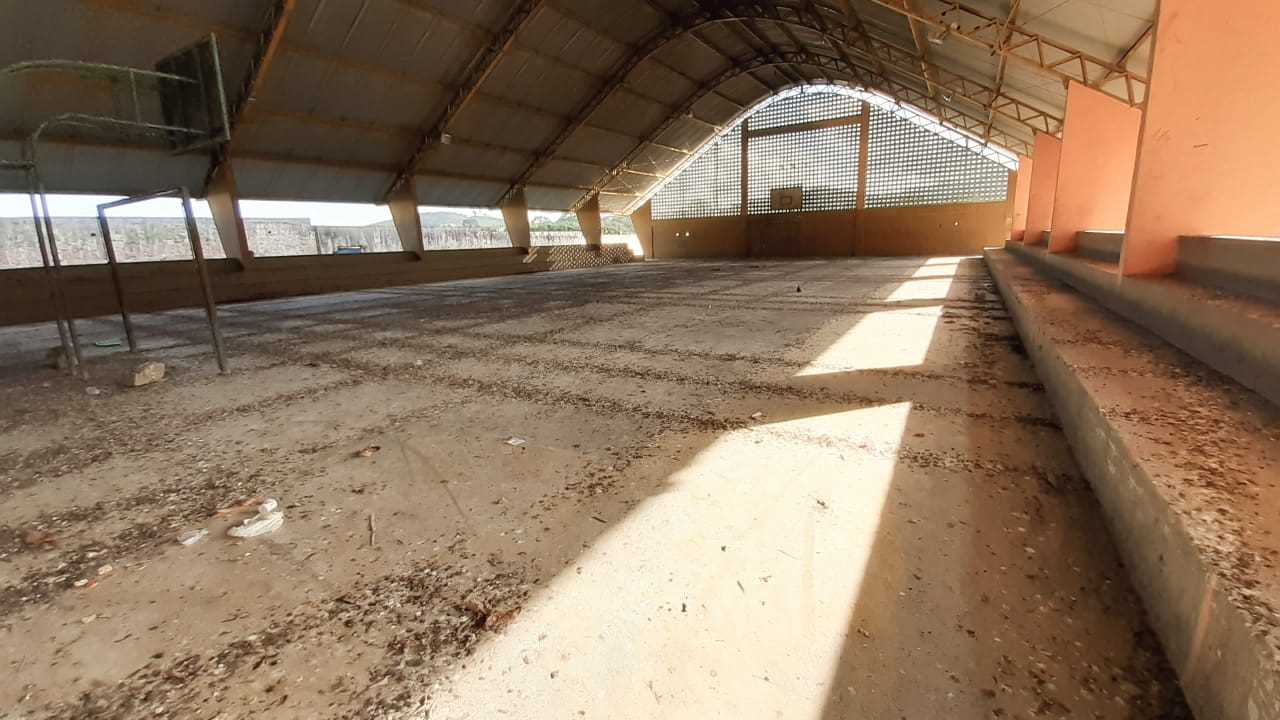 Telas instaladas impedem invasão de andorinhas na quadra Poliesportiva de São João do Panelinha